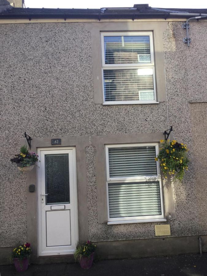Open Plan Townhouse Appartamento Caernarfon Esterno foto