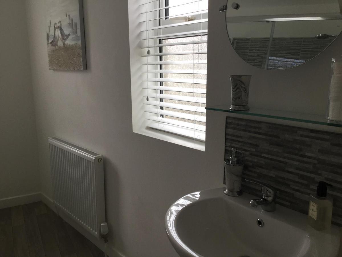 Open Plan Townhouse Appartamento Caernarfon Esterno foto