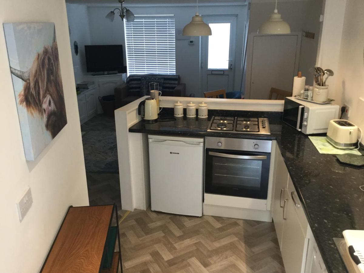 Open Plan Townhouse Appartamento Caernarfon Esterno foto
