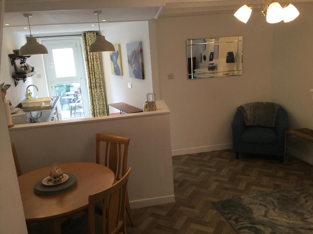 Open Plan Townhouse Appartamento Caernarfon Esterno foto